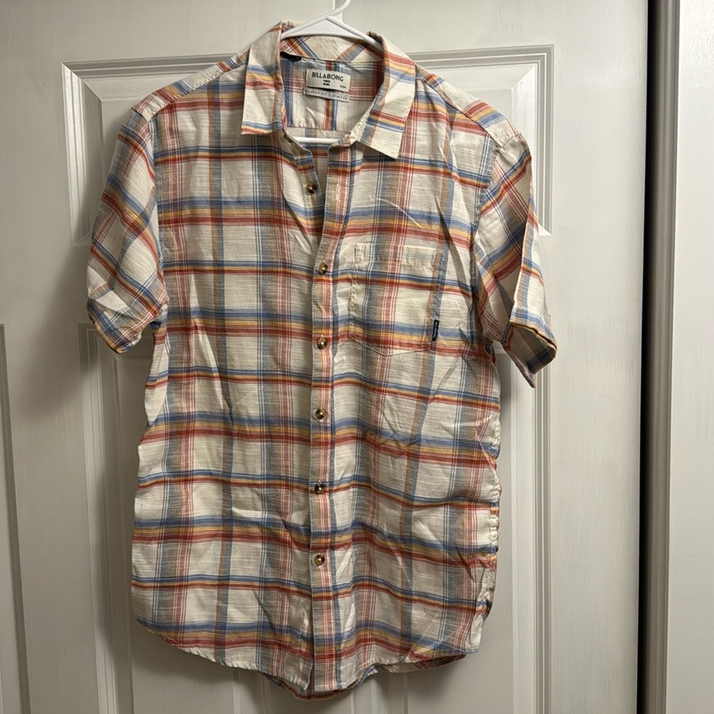 Billabong button down short sleeve shirt M
